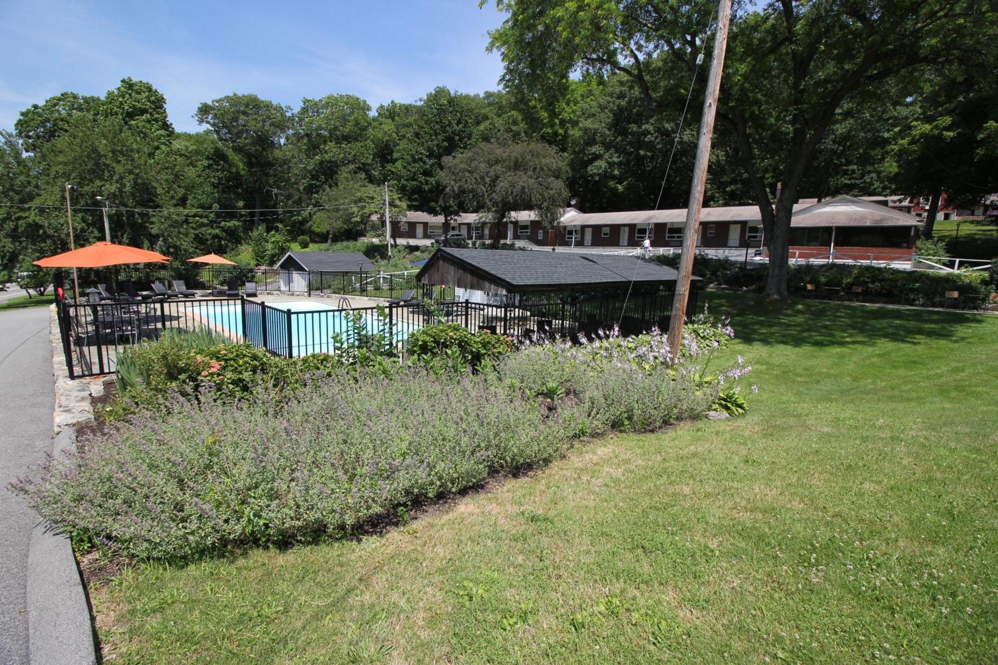 Heidi'S Inn Brewster Exterior foto