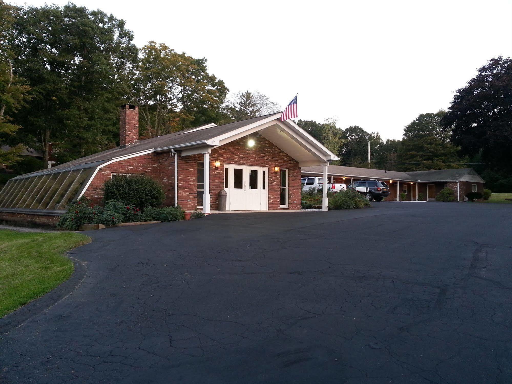 Heidi'S Inn Brewster Exterior foto