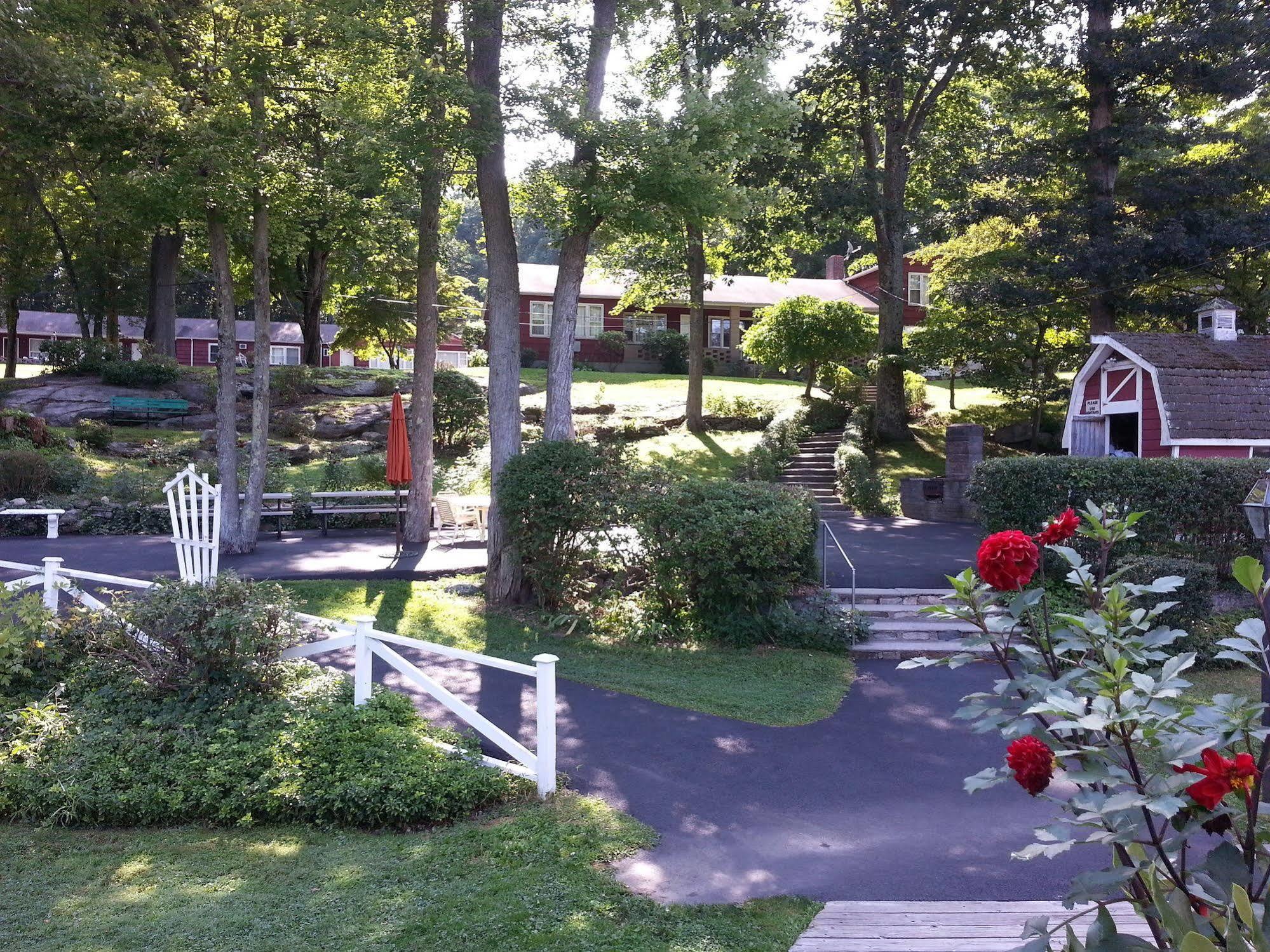 Heidi'S Inn Brewster Exterior foto