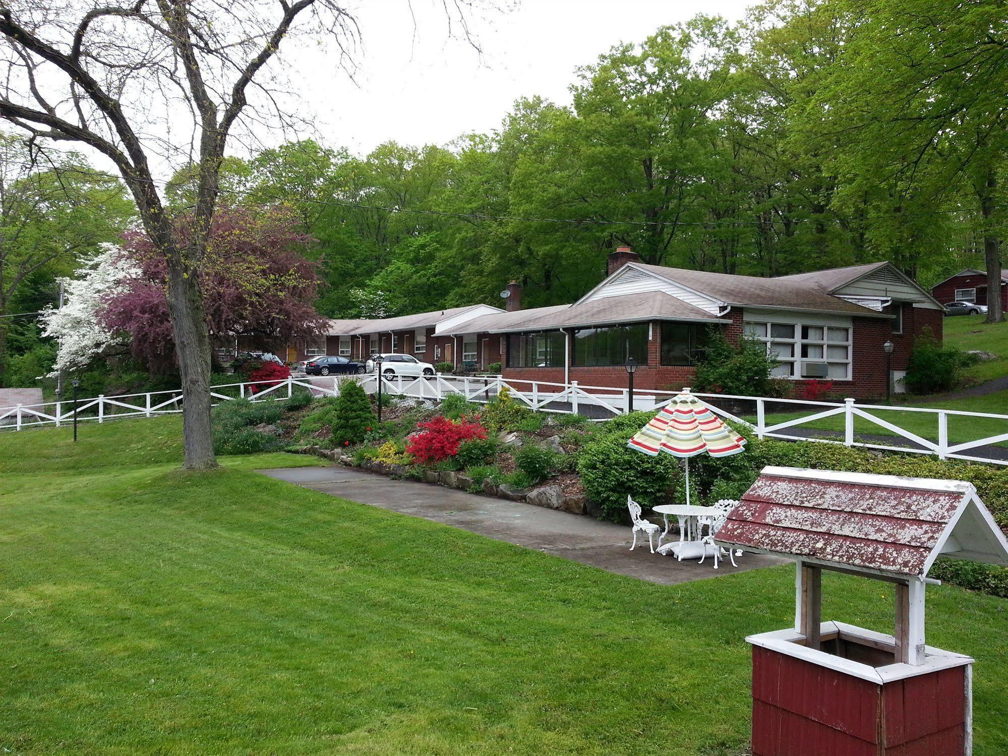 Heidi'S Inn Brewster Exterior foto